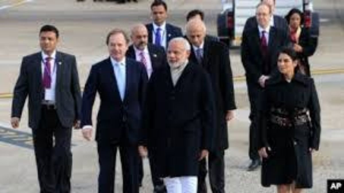 PM Narendra Modi today arrived at London for 2 days visit to get the FTA signed.
