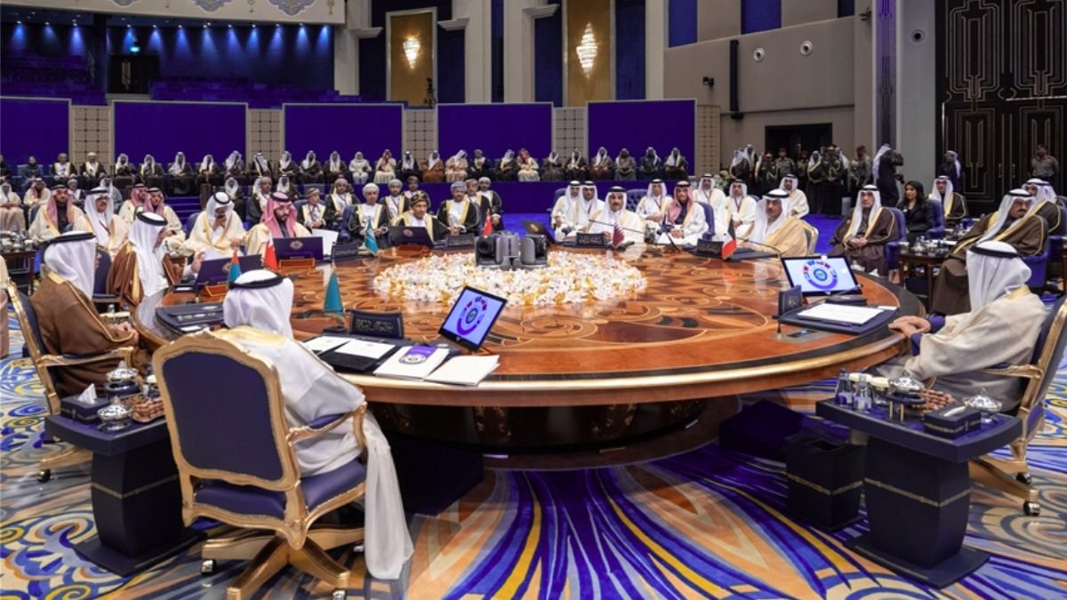 अरब लीग के महासचिवालय ने शनिवार को कहा कि वह रविवार को स्थायी प्रतिनिधियों के स्तर पर अरब लीग परिषद की एक आपात बैठक बुलाएगा।